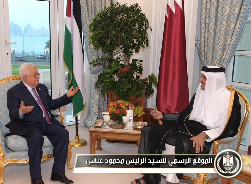 الرئيس عباس يلتقي أمير 
قطر