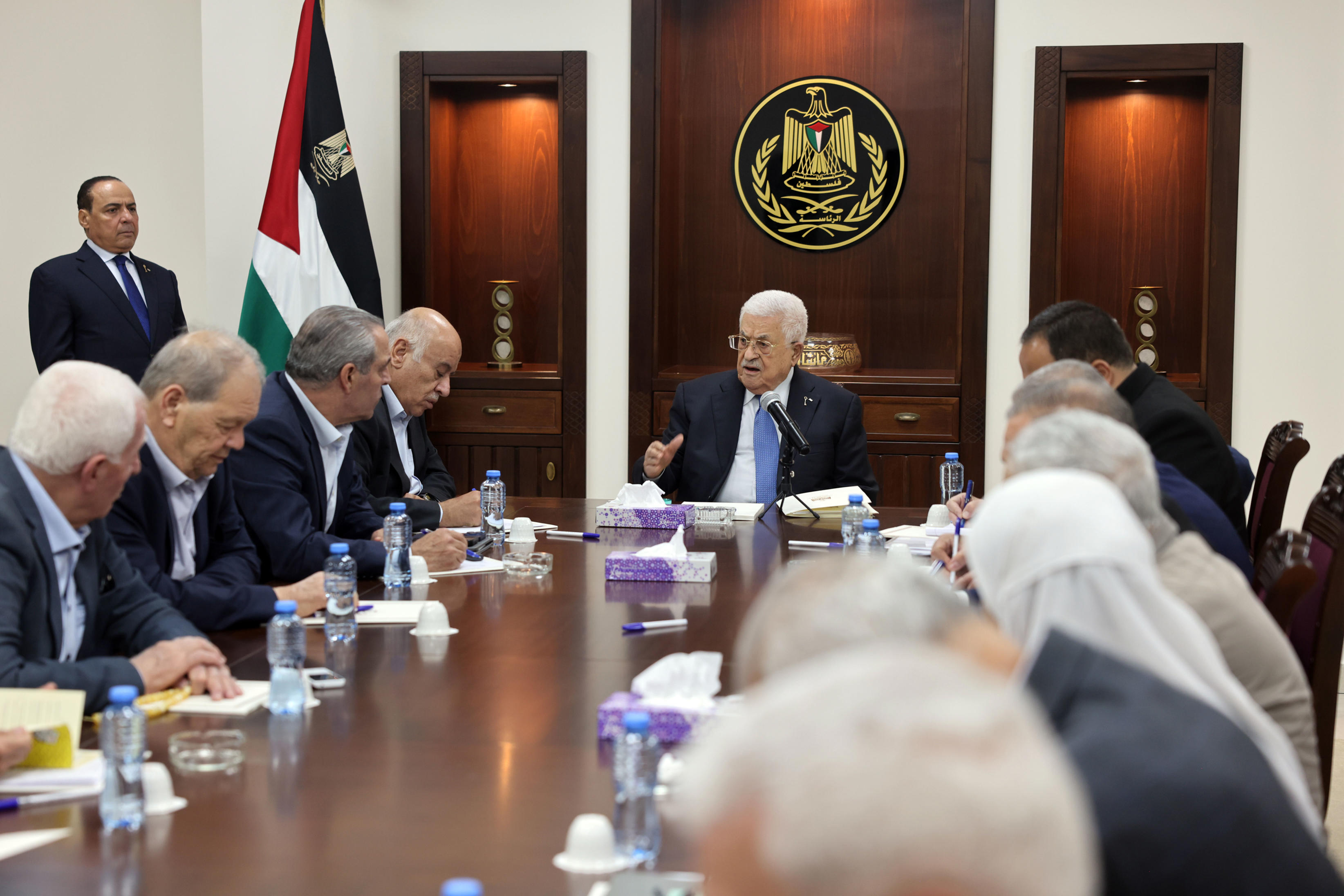 الرئيس يترأس اجتماعا للجنة المركزية لحركة "فتح"