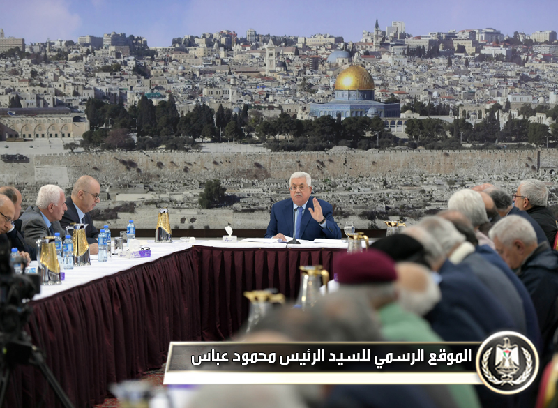الرئيس بمستهل اجتماع القيادة: المحكمة 
الدستورية أصدرت قرارا بحل "التشريعي" والدعوة لانتخابات تشريعية خلال 6 
أشهر ونحن سنلتزم بقرارها
