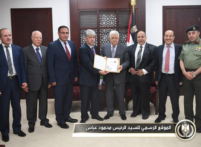 السيد الرئيس يتسلم التقرير السنوي لهيئة 
التقاعد 
الفلسطينية.