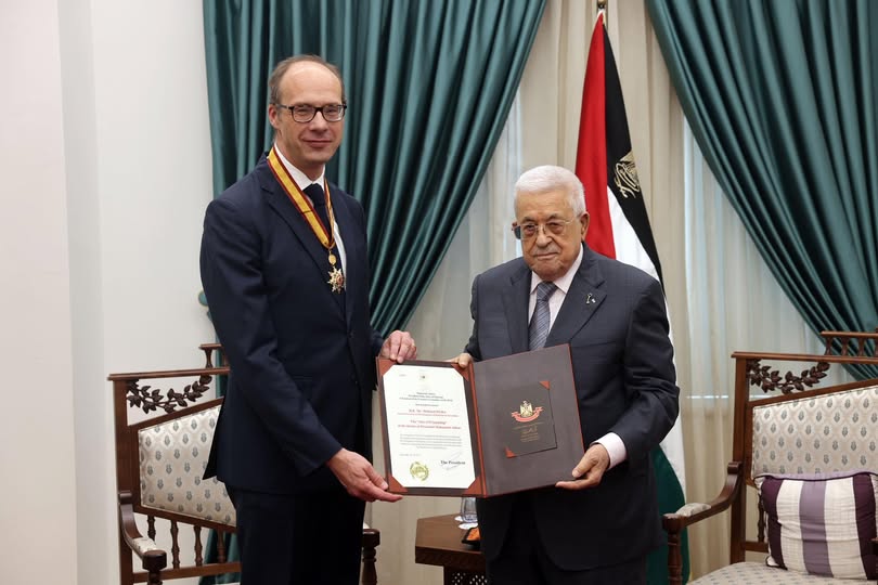 الرئيس يستقبل القنصل العام البلجيكي لمناسبة انتهاء مهام عمله ويمنحه نجمة الصداقة