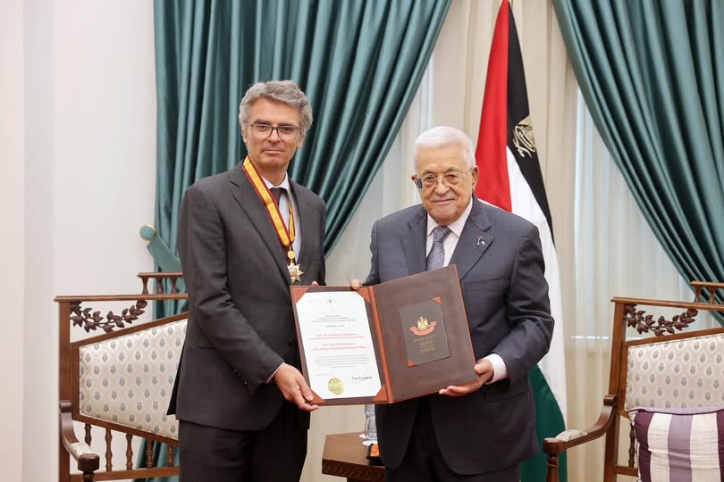 الرئيس يستقبل ممثل البرتغال لمناسبة انتهاء مهام عمله ويمنحه وسام الصداقة