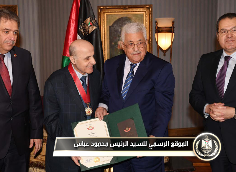 السيد الرئيس يمنح المناضل اللبناني محسن 
إبراهيم وسام الاستحقاق والتميز 
"االذهبي"