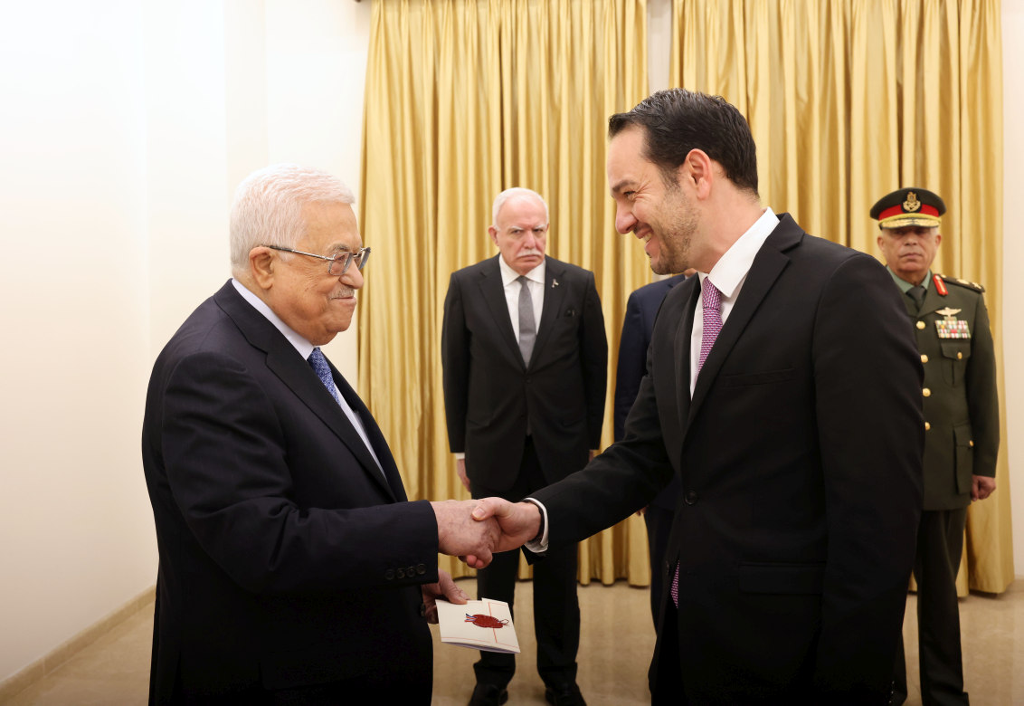 الرئيس يتقبل أوراق اعتماد القنصل الفرنسي العام في القدس