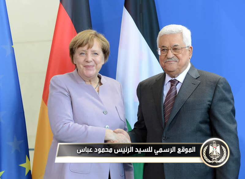 السيد الرئيس خلال مؤتمر صحفي مع 
المستشارة الألمانية.