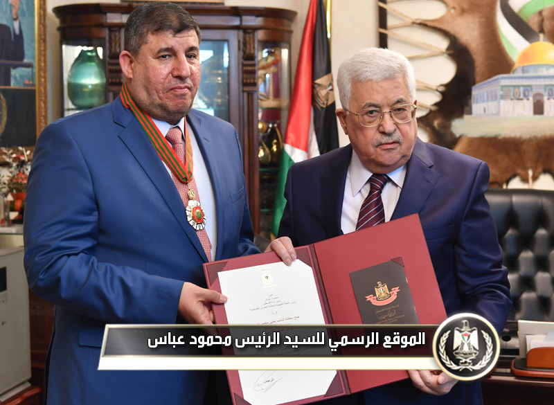 السيد الرئيس يقلد النائب الأردني 
يحيىالسعود نجمة الاستحقاق لدولة 
فلسطين
