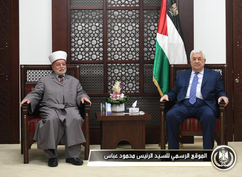 السيد الرئيس يبحث مع المفتي العام 
والوزير الحسيني تطورات الأوضاع في 
القدس