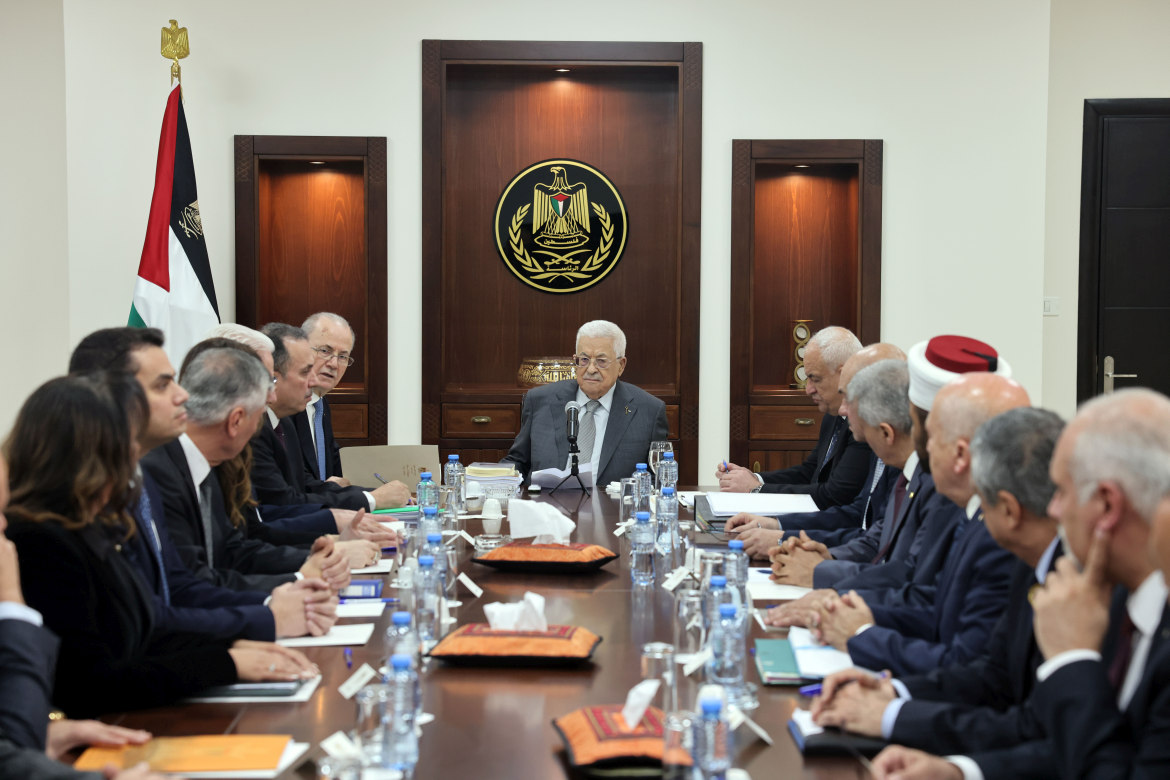 الرئيس خلال ترؤسه لجلسة مجلس الوزراء: الأولوية لوقف العدوان ورفع المعاناة عن شعبنا وتنفيذ قرار مجلس الأمن 2735