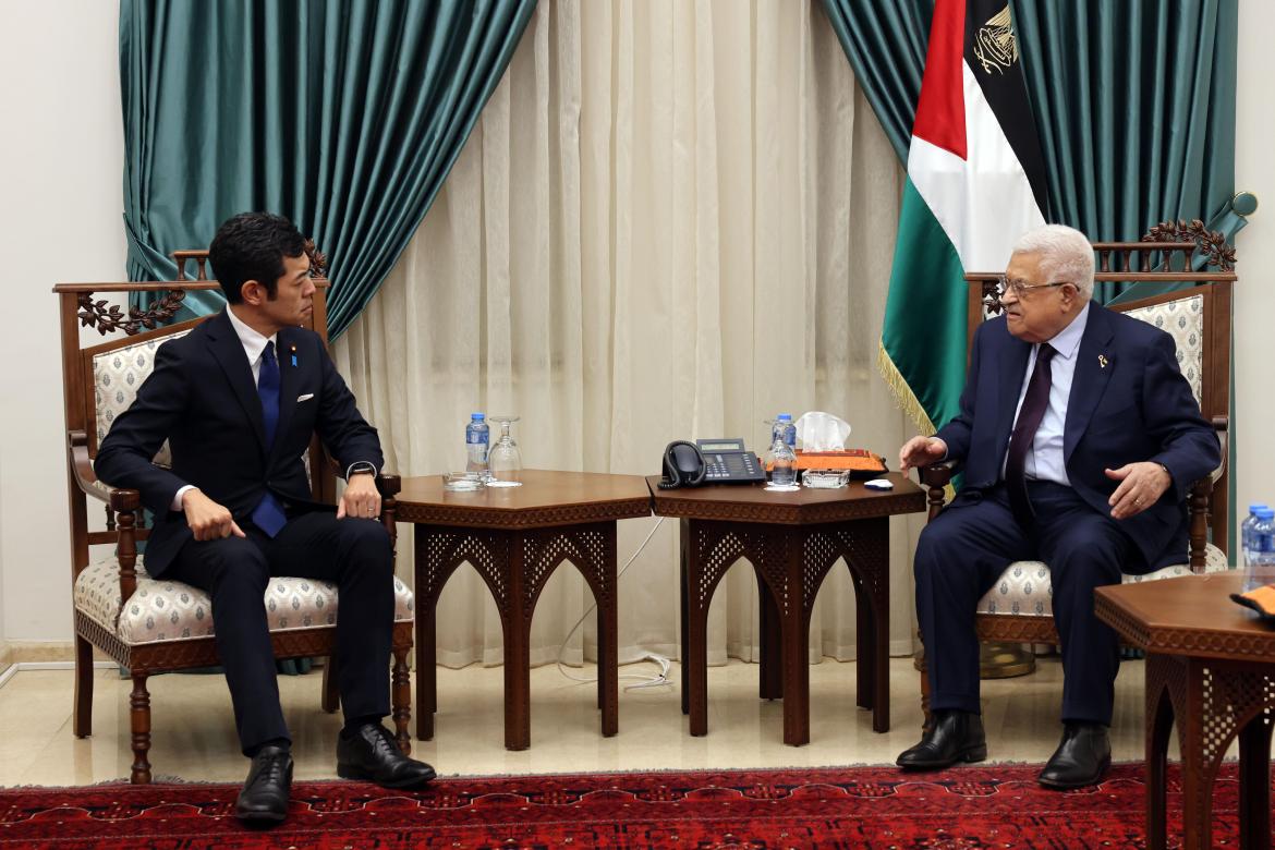استقبل رئيس دولة فلسطين محمود عباس، مساء اليوم الثلاثاء، في مقر الرئاسة بمدينة رام الله، وزير الدولة للشؤون الخارجية الياباني تسوجي كيوتو.