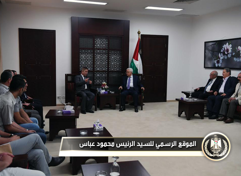 استقبل رئيس دولة فلسطين 
محمود عباس، اليوم الاثنين، بمقر الرئاسة في مدينة رام الله، الأطباء المبتعثين 
للتدرب في مستشفى الحسين للسرطان في الأردن.