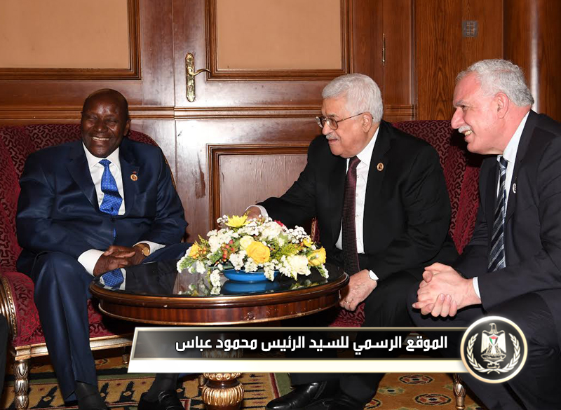 السيد الرئيس خلال لقائه نائب رئيس 
ساحل العاج دانييل دنكان.