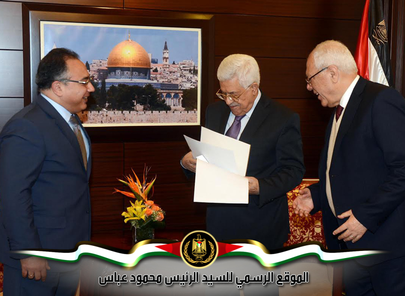 تسلم رئيس دولة فلسطين محمود 
عباس، رسالة من نظيره المصري عبد الفتاح السيسي