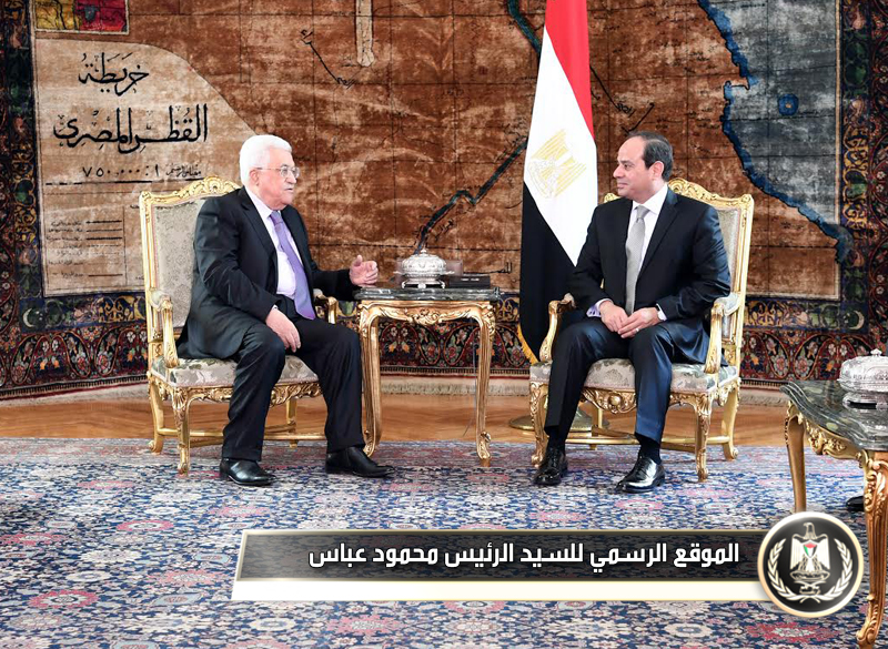 السيد الرئيس يجتمع مع نظيره 
المصري.