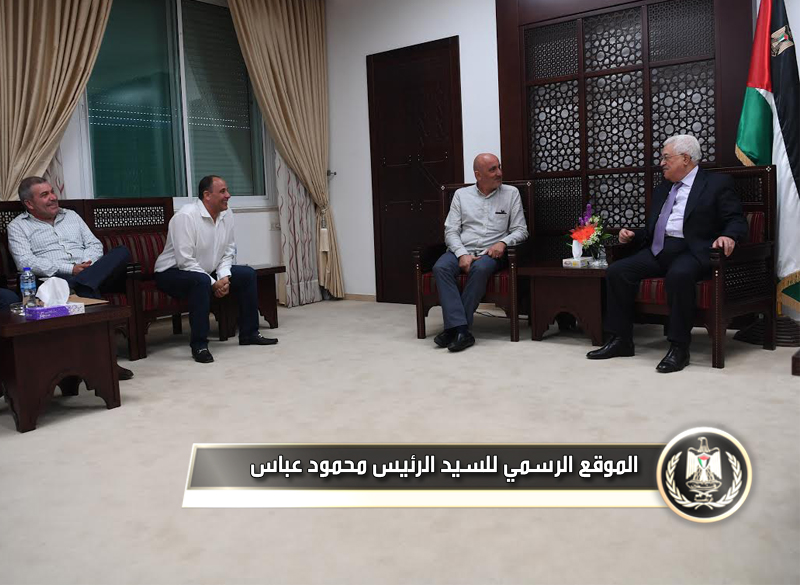 السيد الرئيس يتسلم تبرعا لمستشفى "خالد 
الحسن" من رجال أعمال في 
البيرو.