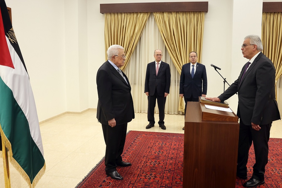 مازن غنيم يؤدي اليمين القانونية أمام الرئيس سفيرا لدولة فلسطين لدى السعودية