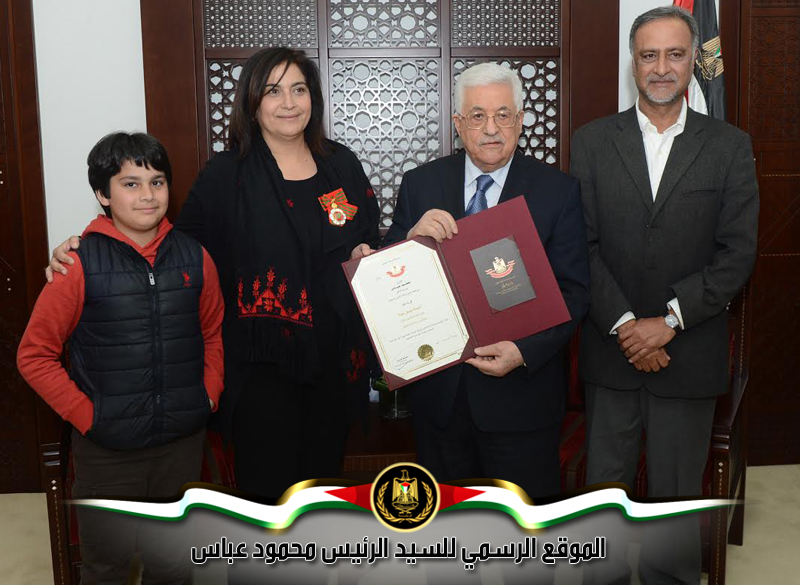 قلد  رئيس دولة فلسطين 
محمود عباس، مدير عام إذاعة "نساء أف أم" السيدة ميسون عودة، رتبة فارس من وسام 
دولة فلسطين