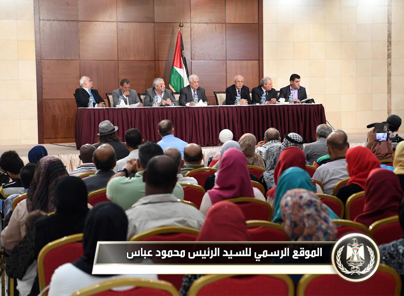 السيد الرئيس أثناء لقائه وفد ذوي 
الاحتياجات الخاصة