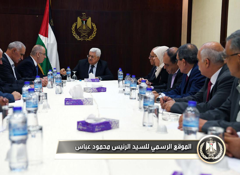 استقبل رئيس دولة فلسطين 
محمود عباس، مساء اليوم الجمعة، بمقر الرئاسة في مدينة رام الله، مجلس المحافظين، 
بحضور رئيس الوزراء رامي الحمد الله، وامين عام الرئاسة الطيب عبد الرحيم، ومستشار 
الرئيس لشؤون المحافظات اللواء الحاج اسماعيل جبر.