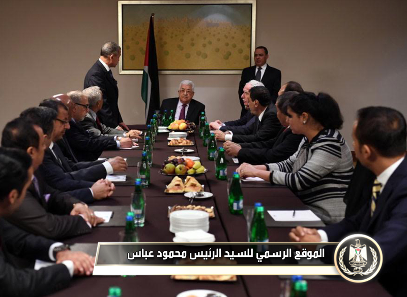 السيد الرئيس يستقبل السفراء العرب 
المعتمدين لدى بولندا