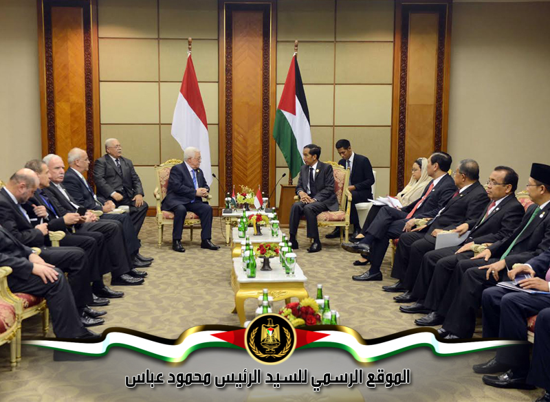 اجتمع رئيس دولة فلسطين محمود عباس 
في العاصمة الاندونيسية جاكارتا، اليوم الأحد، مع الرئيس الاندونيسيجوكو 
ويدودو.